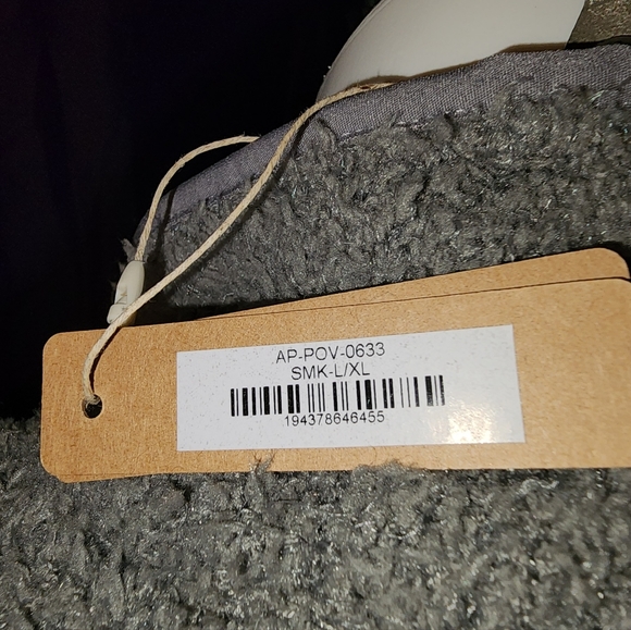 SKIMS NWT Rare color (Smoke) 3/4 zip Boucle/Sherpa L/XL - Picture 3 of 3